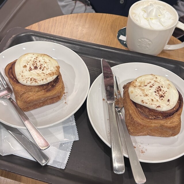 ちょっと贅沢、スタバでひと息。
