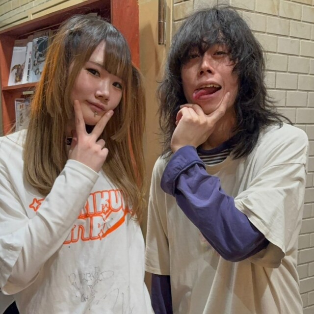 ヘッドホンの内側でごまかす