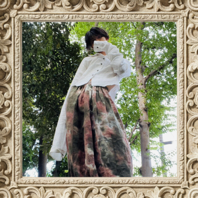 “和と民族 2つの暮らしの知恵を縫い合わせる服。”