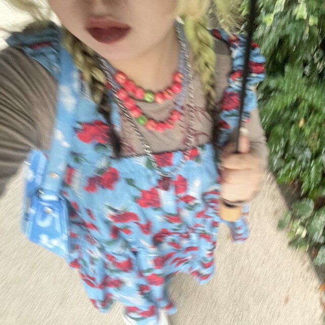暴力的な色彩